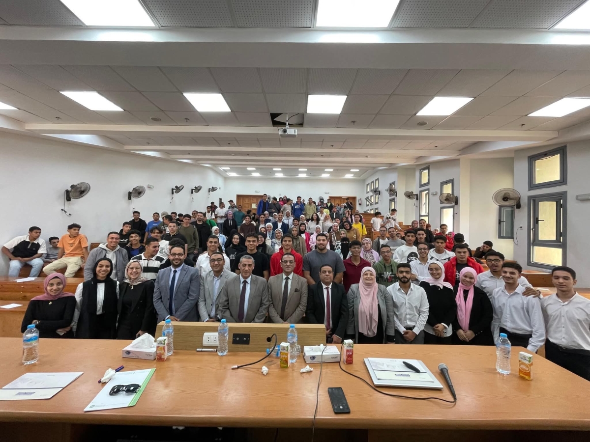 ورشة عمل بفرع كلية التجارة جامعة بنها بالعبور بعنوان " سوق العمل يتغير ... هل نحن جاهزون؟"