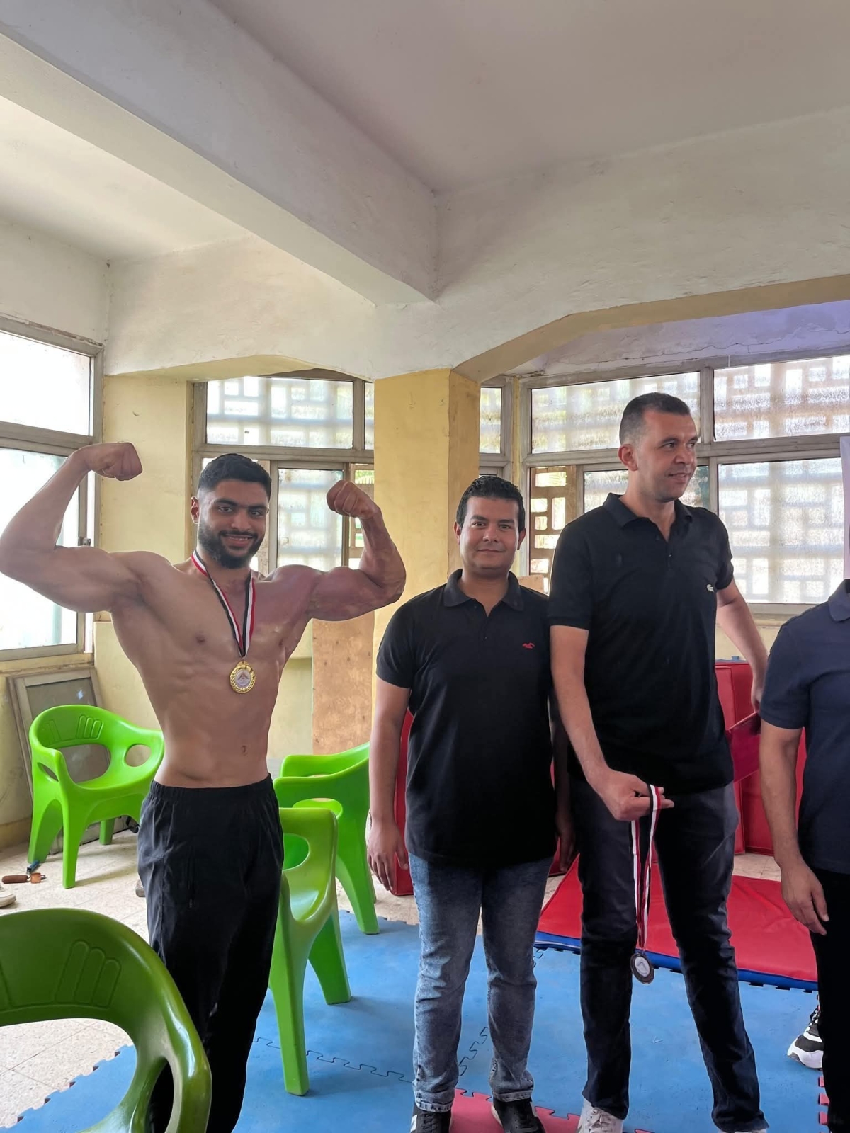 تهنئة بفخر طلاب كلية التجارة جامعة بنها الطالب/ محمد هاني عزب لحصولة على بطولة كمال الاجسام والميدالية الذهبية